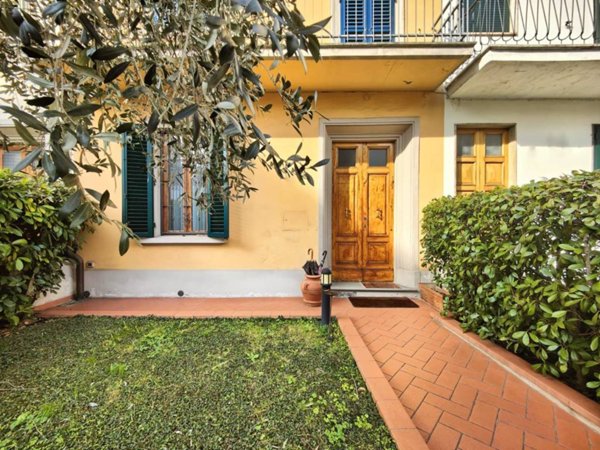 casa indipendente in vendita a Prato