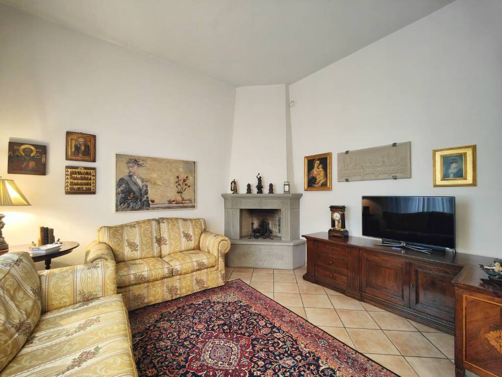casa indipendente in vendita a Prato