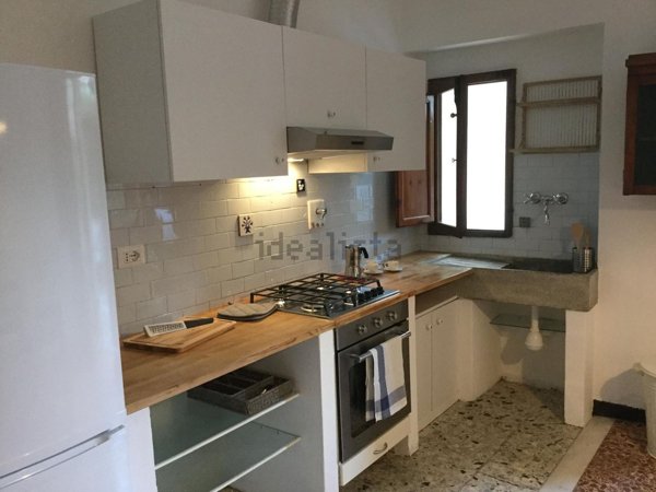 esavano in vendita a Prato