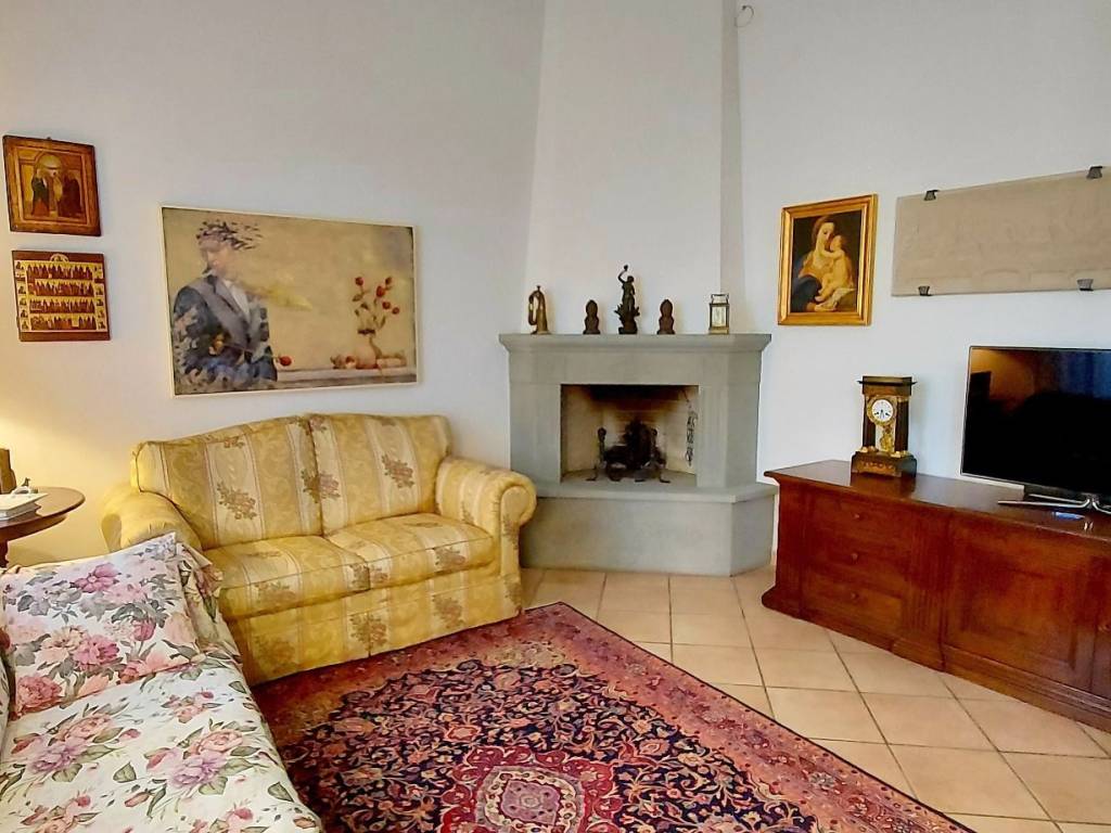 casa indipendente in vendita a Prato