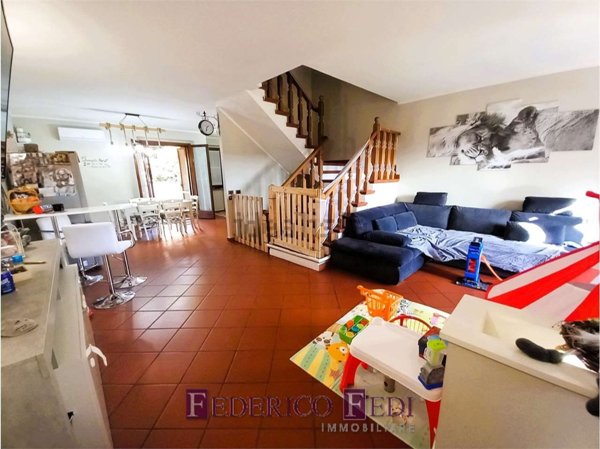 casa indipendente in vendita a Prato in zona Paperino