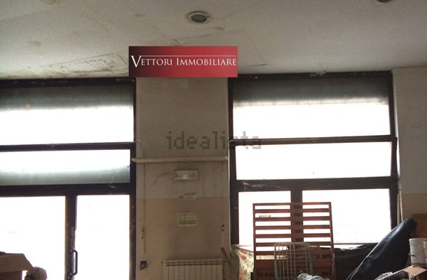 locale commerciale in vendita a Prato