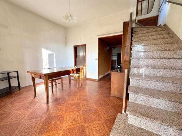 casa indipendente in vendita a Prato in zona Figline