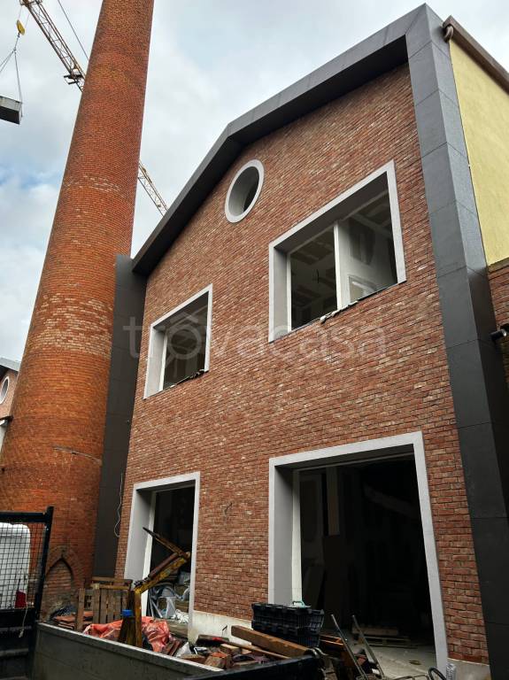 casa indipendente in vendita a Prato