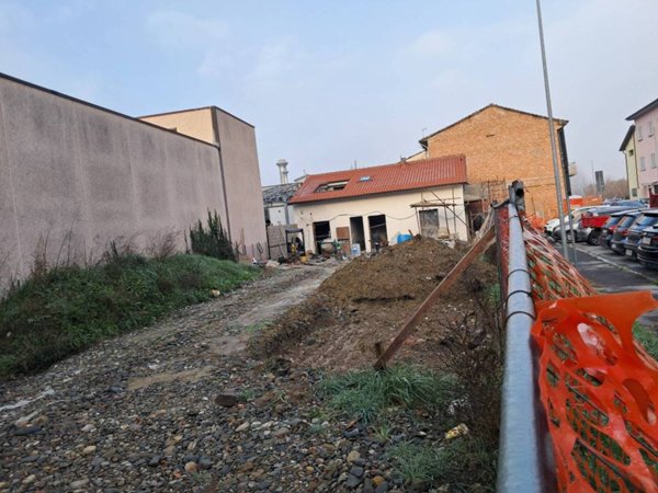 casa indipendente in vendita a Prato in zona Fontanelle