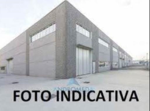 locale commerciale in vendita a Prato