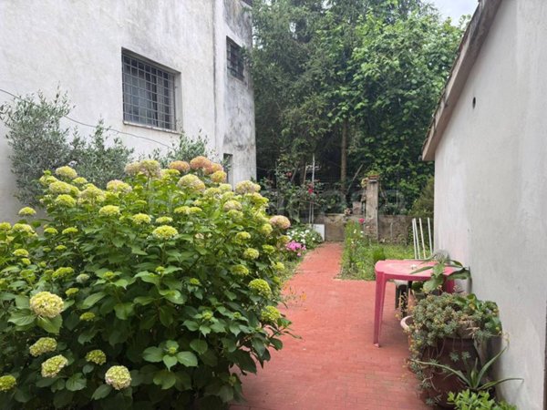 casa indipendente in vendita a Prato in zona Galciana