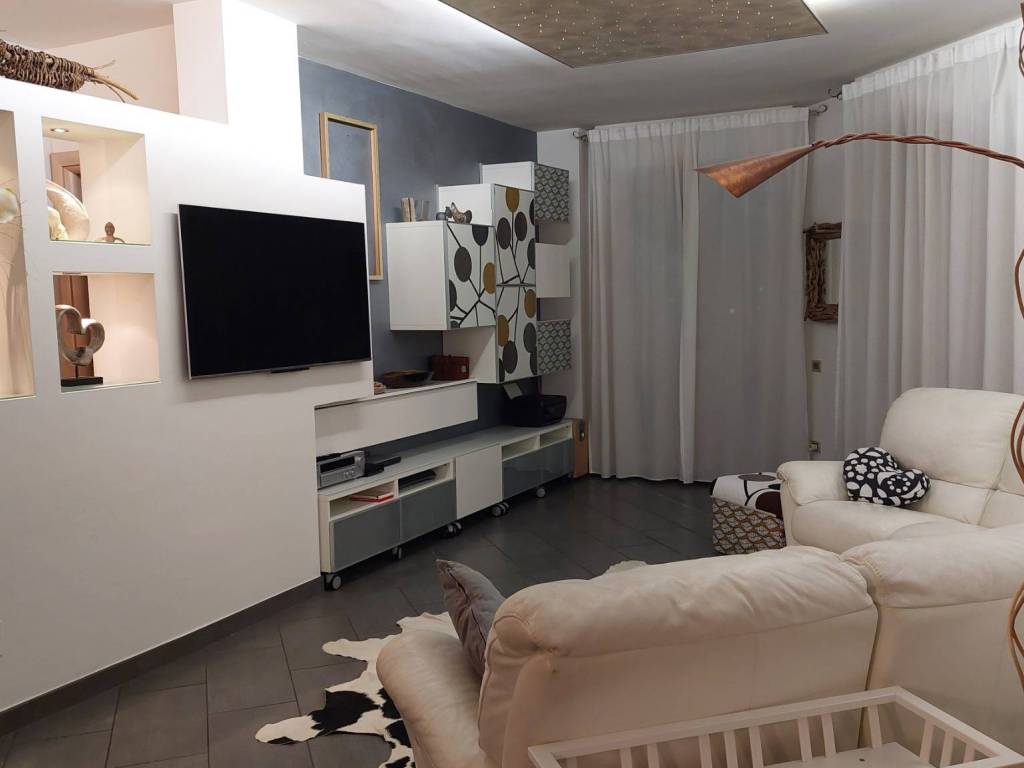 appartamento in vendita a Prato in zona Grignano