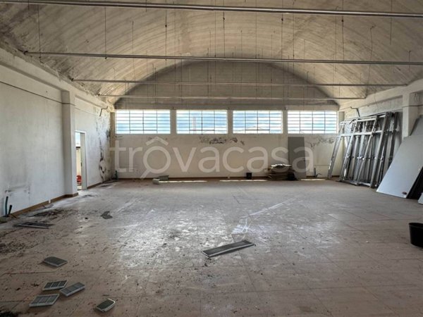 locale commerciale in vendita a Prato