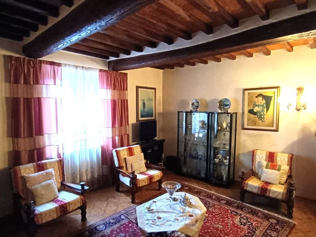 casa indipendente in vendita a Prato in zona Vergaio