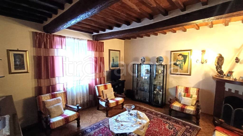 casa indipendente in vendita a Prato in zona Vergaio