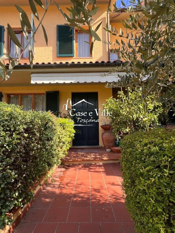 casa indipendente in vendita a Prato in zona Santa Lucia