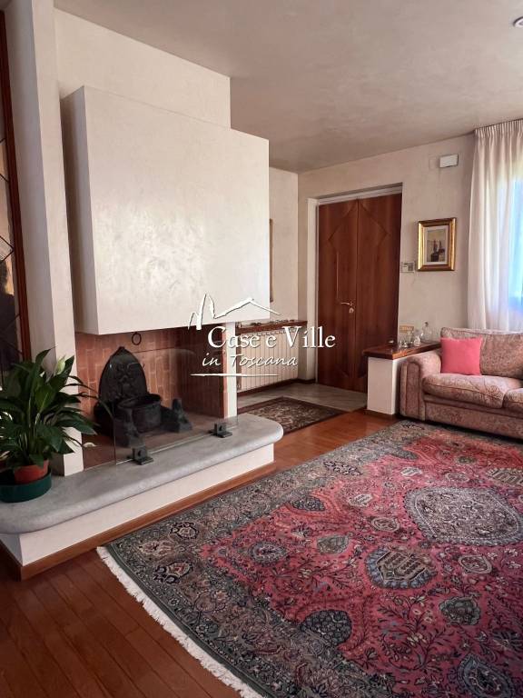 casa indipendente in vendita a Prato in zona Santa Lucia