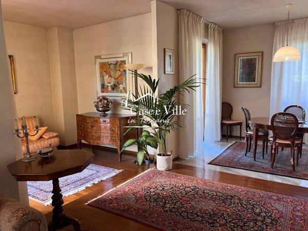 casa indipendente in vendita a Prato in zona Santa Lucia