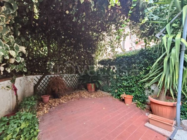 casa indipendente in vendita a Prato