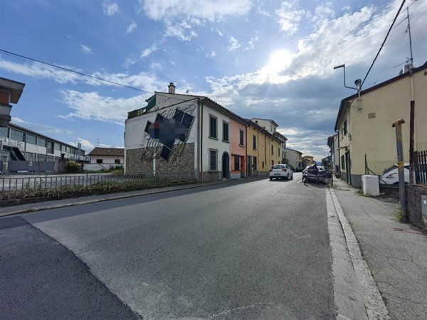 casa indipendente in vendita a Prato in zona Viaccia