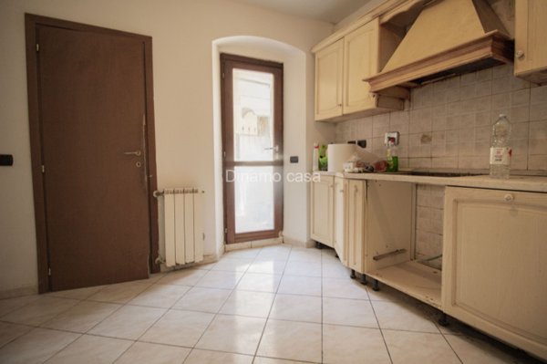 casa indipendente in vendita a Prato in zona Tavola