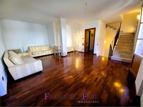 casa indipendente in vendita a Prato