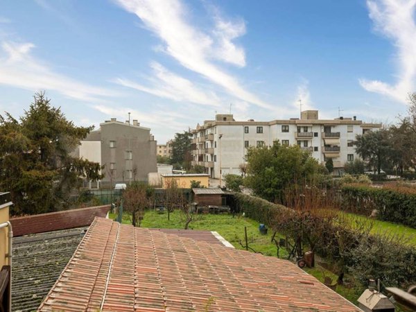 appartamento in vendita a Prato in zona Paperino