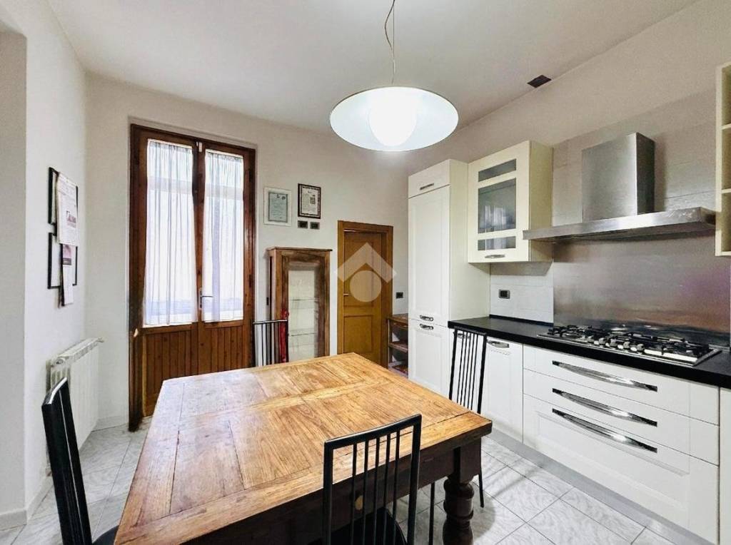 casa indipendente in vendita a Prato in zona Sant'Ippolito