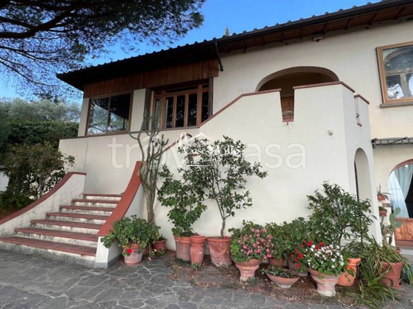 casa indipendente in vendita a Prato