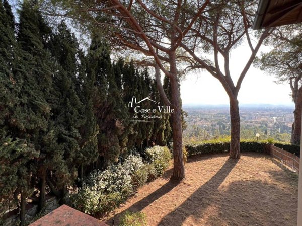 casa indipendente in vendita a Prato