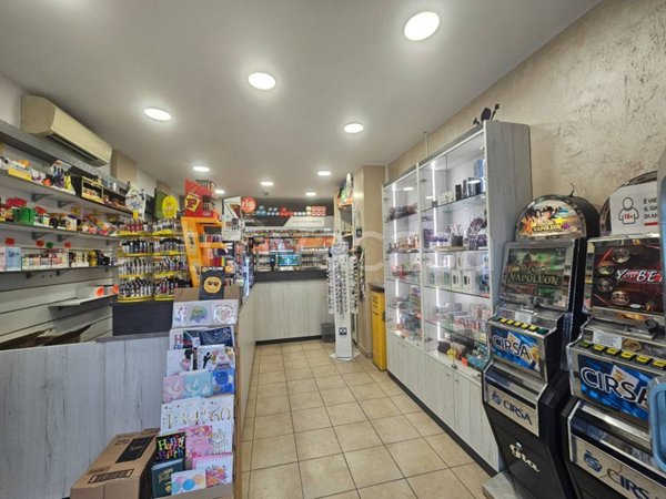 negozio in vendita a Prato