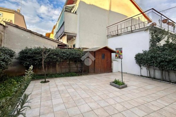 casa indipendente in vendita a Prato in zona Viaccia
