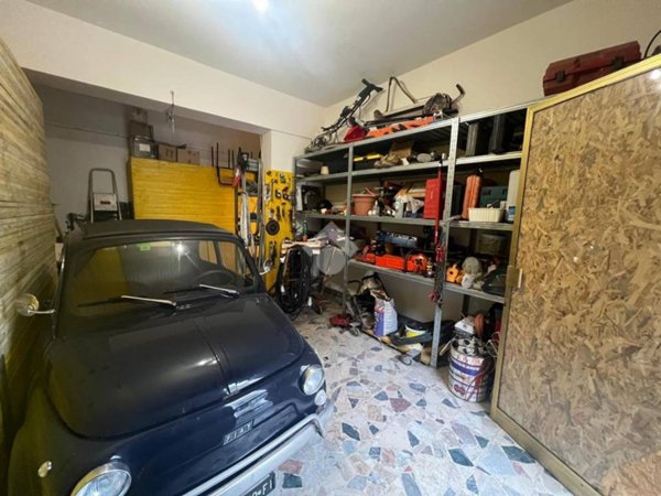 locale di sgombero in vendita a Prato in zona Maliseti