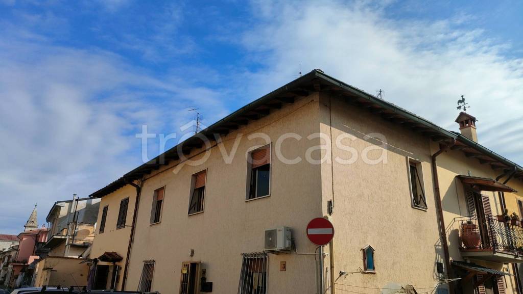 casa indipendente in vendita a Prato in zona Castelnuovo