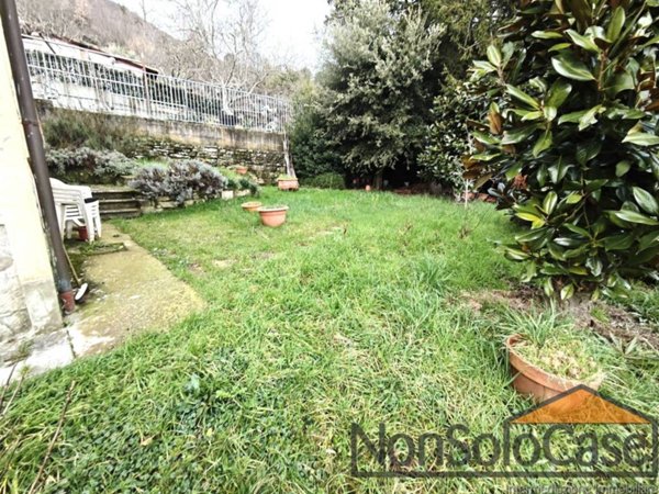 casa indipendente in vendita a Prato in zona Figline