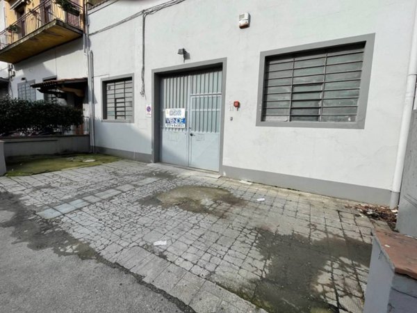 locale commerciale in vendita a Prato in zona Narnali