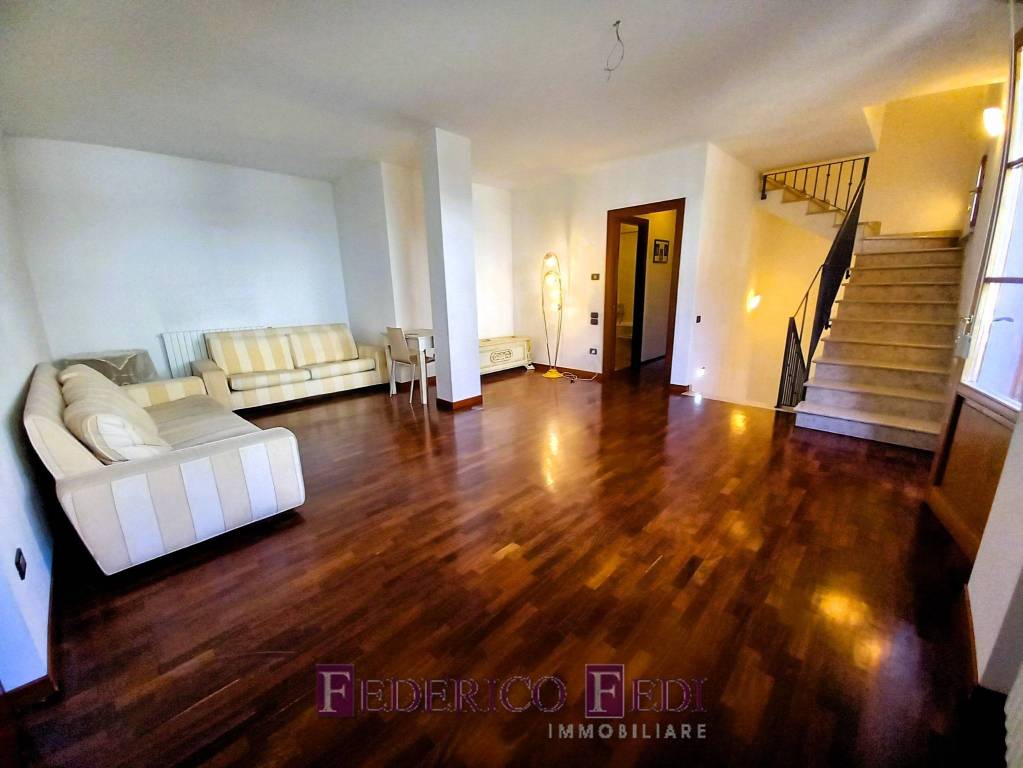 casa indipendente in vendita a Prato in zona La Macine