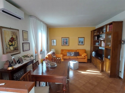 appartamento in vendita a Prato in zona Iolo