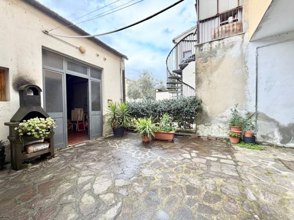 appartamento in vendita a Prato in zona Iolo