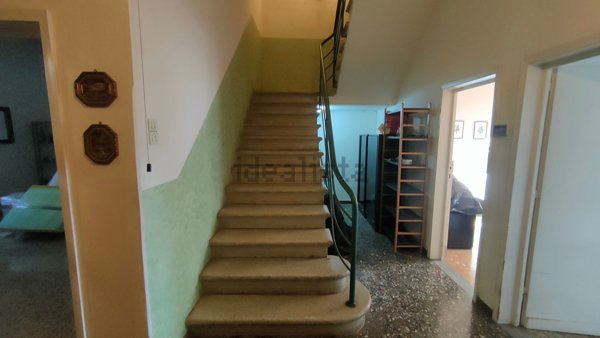 casa indipendente in vendita a Prato in zona Grignano