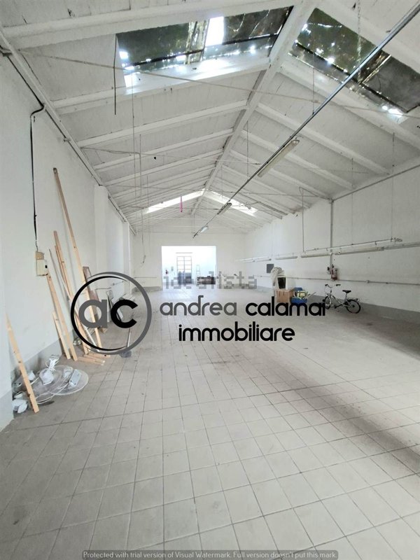 locale di sgombero in vendita a Prato in zona Galciana