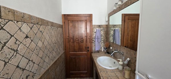 casa indipendente in vendita a Prato in zona Iolo