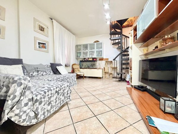 casa indipendente in vendita a Prato in zona Iolo