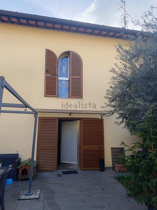 casa indipendente in vendita a Prato in zona Le Badie