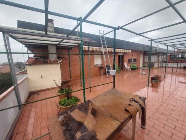 casa indipendente in vendita a Prato in zona Fontanelle
