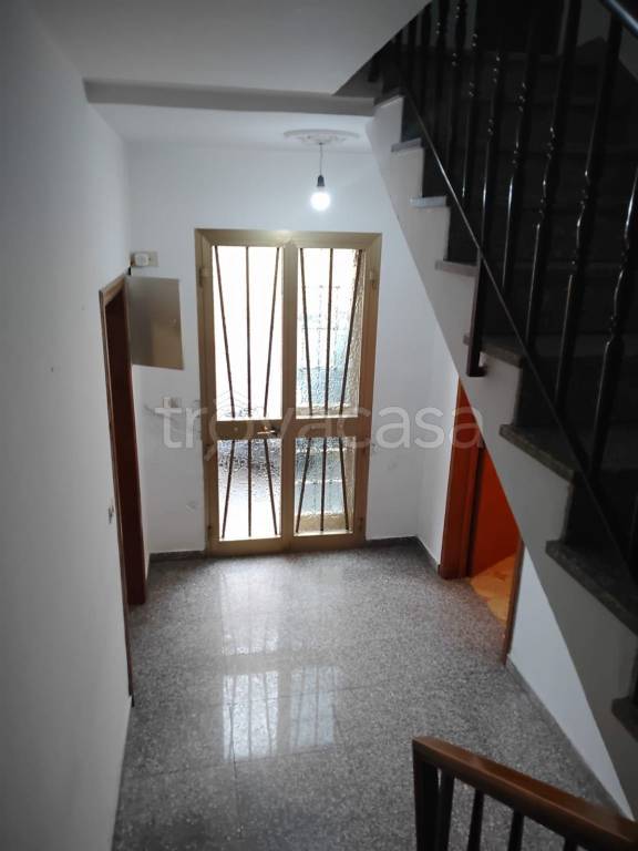 casa indipendente in vendita a Prato in zona Castelnuovo