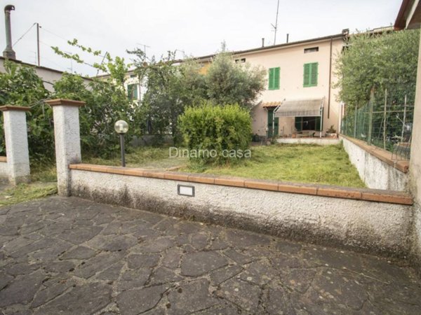 casa indipendente in vendita a Prato in zona Figline