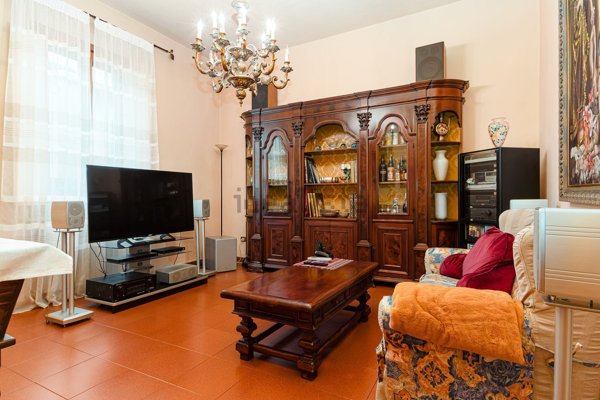 casa indipendente in vendita a Prato in zona Iolo