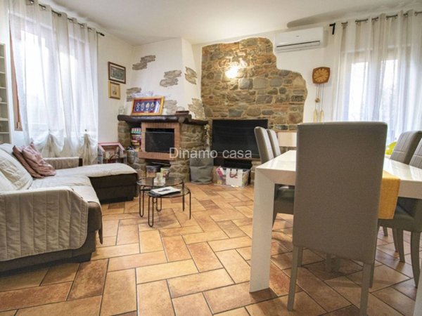 casa indipendente in vendita a Prato in zona Iolo