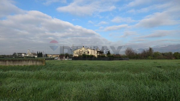 casa indipendente in vendita a Prato in zona Sant'Ippolito