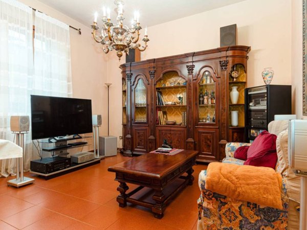 casa indipendente in vendita a Prato in zona Iolo