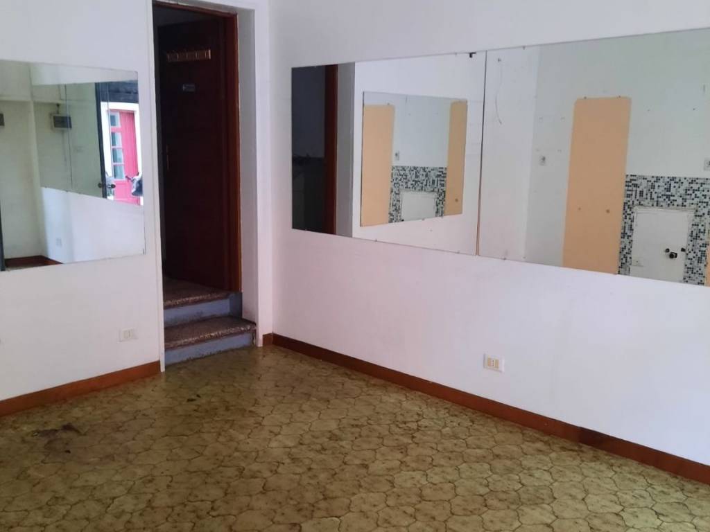 negozio in vendita a Prato