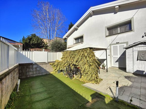 casa indipendente in vendita a Prato in zona Cafaggio