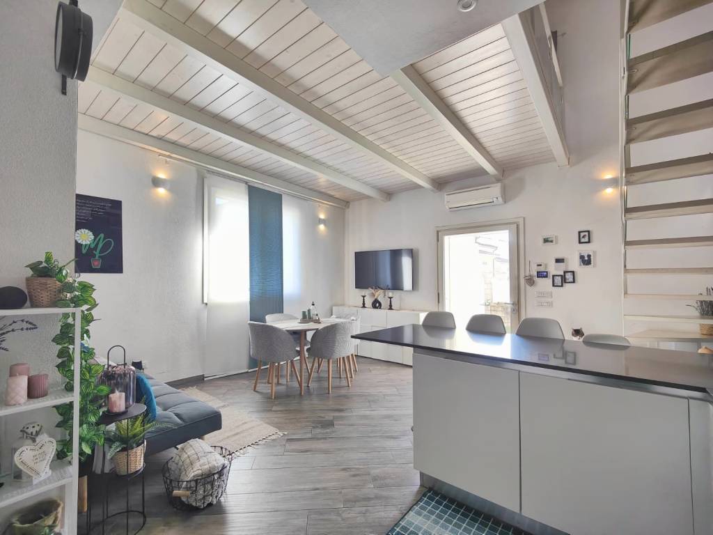 casa indipendente in vendita a Prato in zona Grignano
